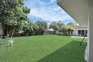 7610 Highmeadow Dr, Houston, TX 77063 - Photo 9