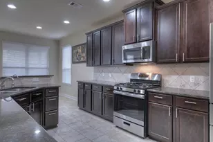 10059 Hyacinth Way, Conroe, TX 77385 - Photo 5