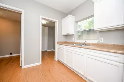 8007 Carver Road, Houston, TX 77088 - Photo 9