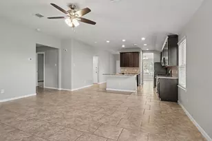 4014 Emperor Valley Ln, Baytown, TX 77521 - Photo 5