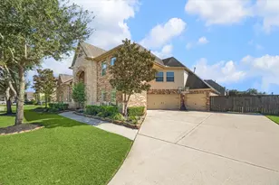 2411 Lakeway Dr, Friendswood, TX 77546 - Photo 3