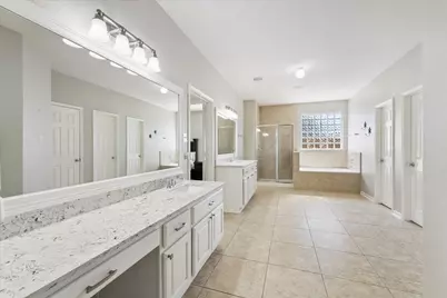 2411 Lakeway Drive, Friendswood, TX 77546 - Photo 21