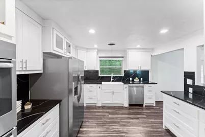 910 Imperial Lane, Houston, TX 77336 - Photo 11