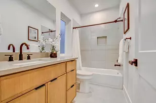 737 W 21st St, Houston, TX 77008 - Photo 9