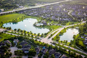 5027 Hurston Pk Trl, Rosharon, TX 77583 - Photo 9