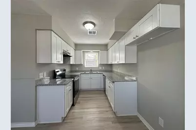 4802 Hannas Reef Drive, Bacliff, TX 77518 - Photo 9