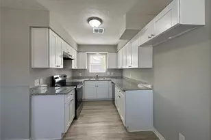 4802 Hannas Reef Dr, Bacliff, TX 77518 - Photo 9