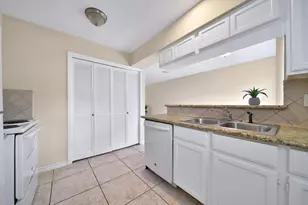 9901 Sharpcrest St, Houston, TX 77036 - Photo 9