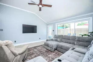 2524 Hadley Cir, Sugar Land, TX 77478 - Photo 5