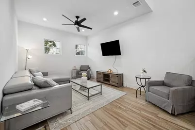 5021 Creekmont Drive, Houston, TX 77091 - Photo 11