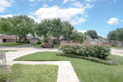 4714 Widerop Lane, Friendswood, TX 77546 - Photo 5