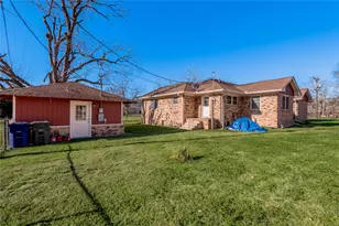 2201 Badger Ln, Huntsville, TX 77320 - Photo 3