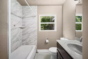 2024 Des Jardines St, Houston, TX 77023 - Photo 13