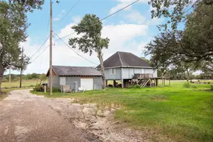 318 Dehart St, Liverpool, TX 77577 - Photo 5