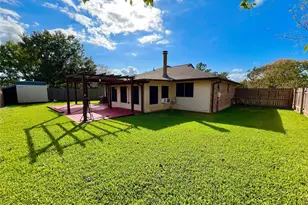 104 Trail Ride Rd, Angleton, TX 77515 - Photo 21