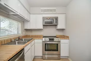 10855 Meadowglen Ln, Houston, TX 77042 - Photo 11