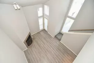 10855 Meadowglen Ln, Houston, TX 77042 - Photo 9