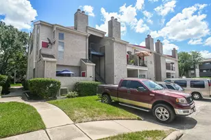 10855 Meadowglen Ln, Houston, TX 77042 - Photo 3