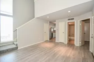 10855 Meadowglen Ln, Houston, TX 77042 - Photo 7