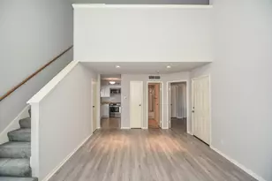 10855 Meadowglen Ln, Houston, TX 77042 - Photo 13