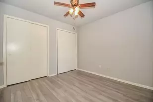 10855 Meadowglen Ln, Houston, TX 77042 - Photo 21