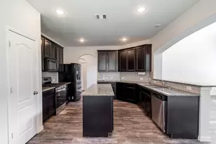 1300 Bowen Dr, League City, TX 77573 - Photo 9
