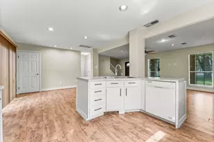 2015 E Lacey Oak Cir, The Woodlands, TX 77380 - Photo 15