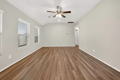 8131 Blooming Meadow Lane, Houston, TX 77016 - Photo 5