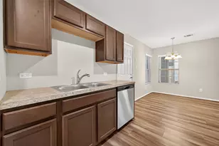 8131 Blooming Meadow Ln, Houston, TX 77016 - Photo 9