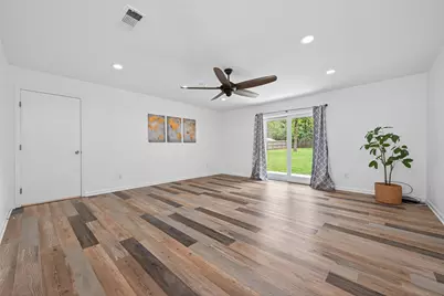 10720 Royal Forest Drive, Conroe, TX 77303 - Photo 5