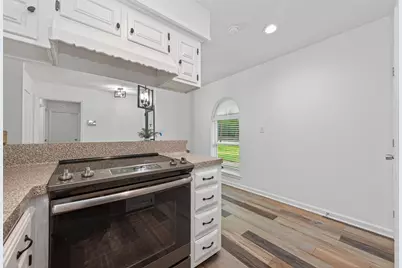 10720 Royal Forest Drive, Conroe, TX 77303 - Photo 9