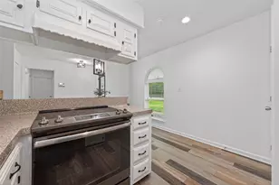 10720 Royal Forest Dr, Conroe, TX 77303 - Photo 9