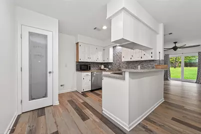 10720 Royal Forest Drive, Conroe, TX 77303 - Photo 7