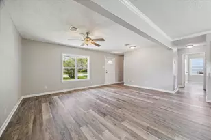 210 Laurel St, Lake Jackson, TX 77566 - Photo 3