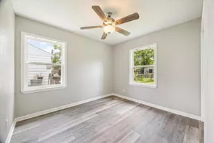 210 Laurel St, Lake Jackson, TX 77566 - Photo 7