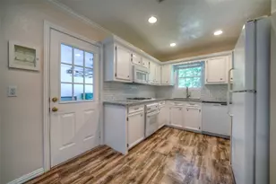 9 Oldstream Ct, The Woodlands, TX 77381 - Photo 5