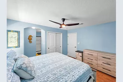930 Eastview, Crystal Beach, TX 77650 - Photo 13