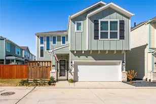 719 Sandy Bay Ln, Kemah, TX 77565 - Photo 1