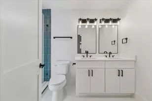 2400 Julian St, Houston, TX 77009 - Photo 9