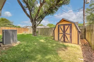925 S 6th St, La Porte, TX 77571 - Photo 33