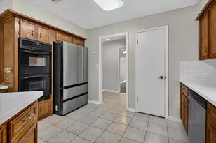 925 S 6th St, La Porte, TX 77571 - Photo 11
