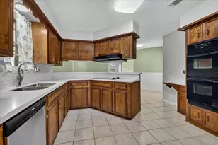 925 S 6th St, La Porte, TX 77571 - Photo 9