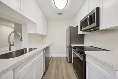 18800 Egret Bay Boulevard #907, Houston, TX 77058 - Photo 9