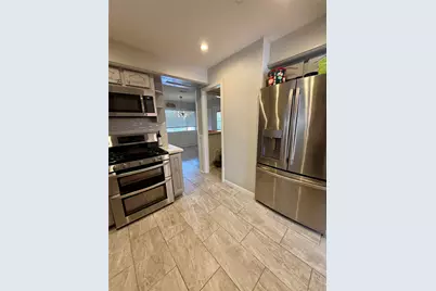 10818 Chevy Chase Drive, Houston, TX 77042 - Photo 9
