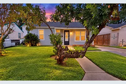 607 W Park Street, Sugar Land, TX 77498 - Photo 1