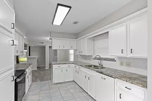 10211 Sagemill Dr, Houston, TX 77089 - Photo 17