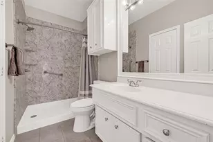 711 W Heights Hollow Ln, Houston, TX 77007 - Photo 19