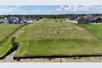 6402 Dow Reef Drive, Beach City, TX 77523 - Photo 15