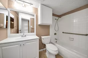 11201 Lynbrook Dr, Houston, TX 77042 - Photo 11