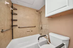 11201 Lynbrook Dr, Houston, TX 77042 - Photo 27